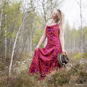 Träger-Kleid aus Bio Baumwolle Modell Domino Tragebeispiel